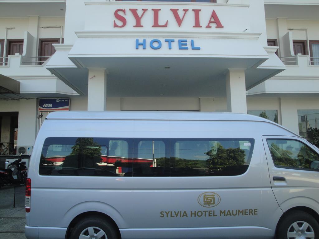 Sylvia Hotel Maumere Exterior foto